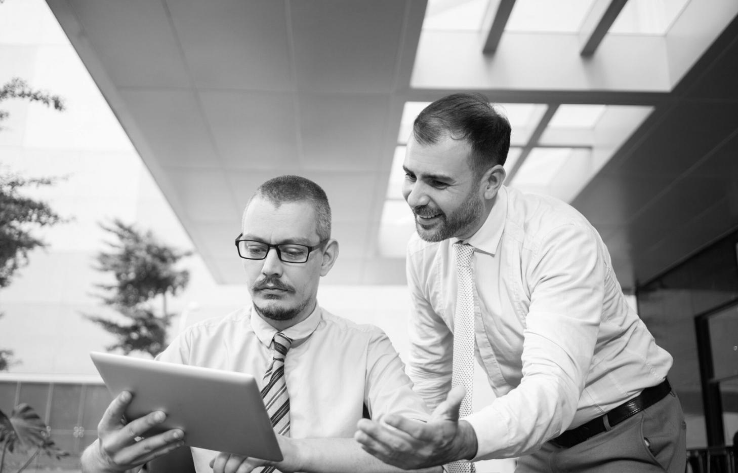 Finanzanalyse-Arbeitsplatz mit modernen Tools